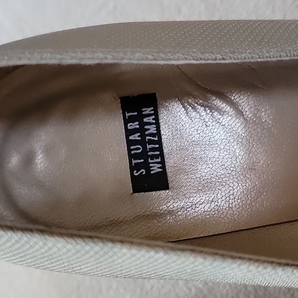 Stuart Weitzman Women's Taupe with Gold Heels Size 9B EUC - Picture 2 of 11